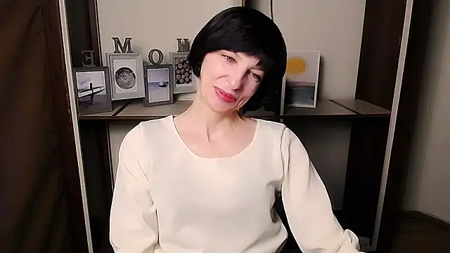  AngeliaFlow  online show from January 18, 2026, 1:25 pm