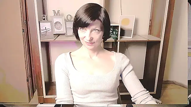 Snapshot of _AngeliaFlow_ chatting on May 15, 2026, 8:01 am AngeliaFlow online show from May 15, 2026, 8:01 am