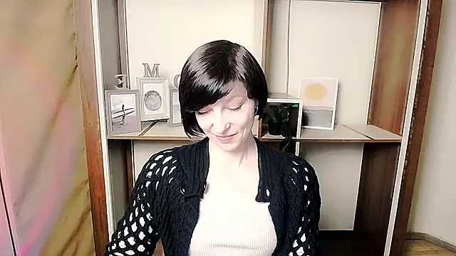  AngeliaFlow  online show from February 11, 2026, 10:15 am