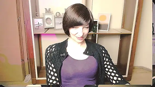 Snapshot of _AngeliaFlow_ chatting on May 13, 2026, 8:32 am AngeliaFlow online show from May 13, 2026, 8:32 am