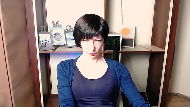  AngeliaFlow  online show from November 18, 2025, 7:33 am