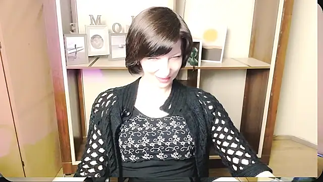 Snapshot of _AngeliaFlow_ chatting on May 18, 2026, 8:52 am AngeliaFlow online show from May 18, 2026, 8:52 am
