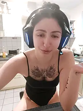 Snapshot of Gamergirl-Linela chatting on April 27, 2026, 6:28 pm Gamergirl-Linela online show from April 27, 2026, 6:28 pm