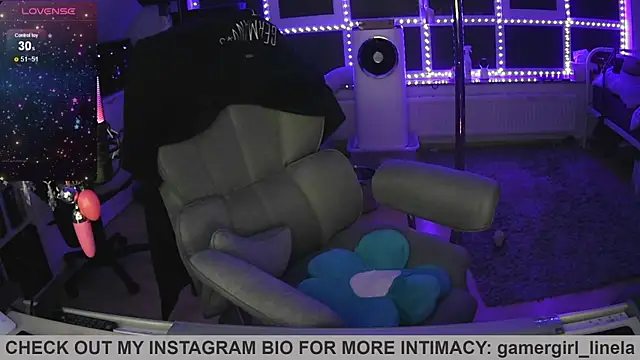 Snapshot of Gamergirl-Linela chatting on July 10, 2026, 1:27 am Gamergirl-Linela online show from July 10, 2026, 1:27 am