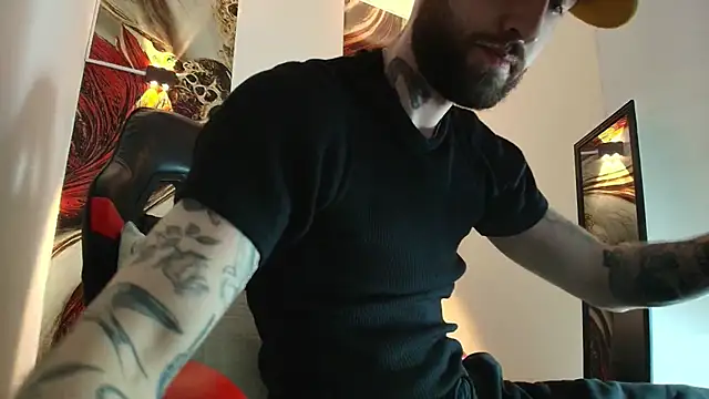 Luke davis01 online show from December 22, 2025, 1:11 pm