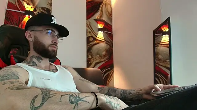 Luke davis01 online show from September 24, 2025, 1:17 pm