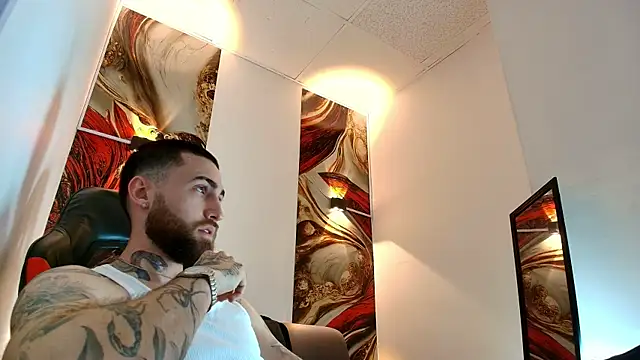 Luke davis01 online show from April 21, 2026, 1:07 pm