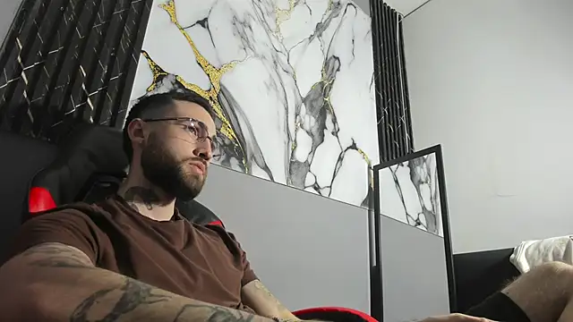 Luke davis01 online show from September 12, 2025, 1:22 pm