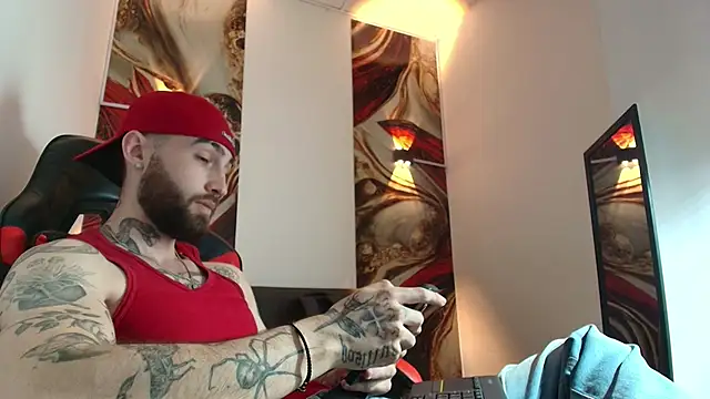 Luke davis01 online show from September 26, 2025, 1:18 pm