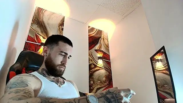 Luke davis01 online show from April 27, 2026, 1:09 pm