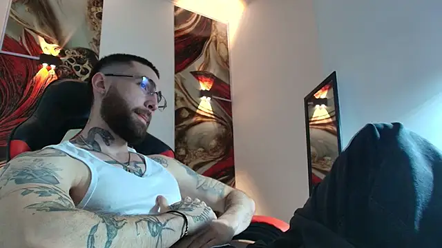 Luke davis01 online show from September 30, 2025, 1:28 pm