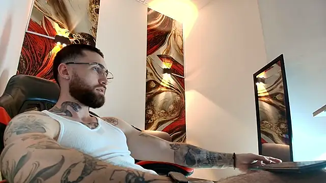 Luke davis01 online show from April 7, 2026, 1:35 pm