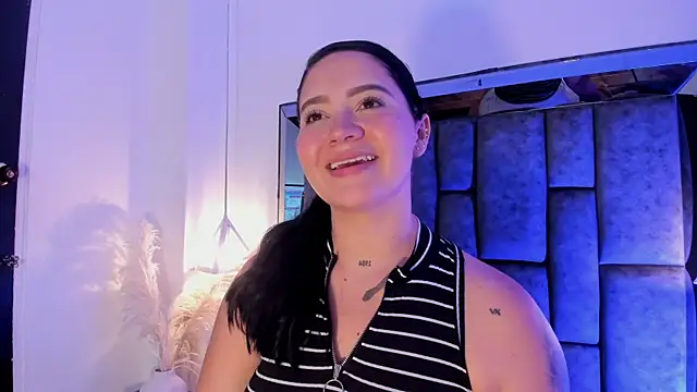 Snapshot of Morgan_Wright chatting on March 12, 2025, 10:17 pm Morgan Wright online show from March 12, 2025, 10:17 pm