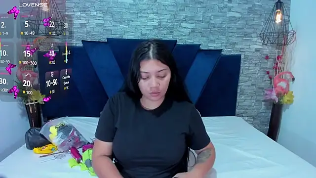 Sophia Brunett online show from October 10, 2025, 11:55 am