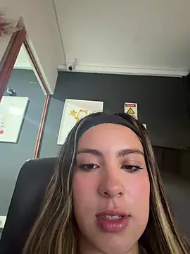 Cloee Rainbow1 online show from March 25, 2026, 12:04 pm