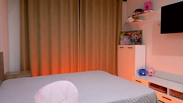 Bella amory online show from February 6, 2026, 4:03 pm