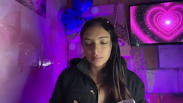 Skye Moore online show from July 11, 2026, 12:27 pm
