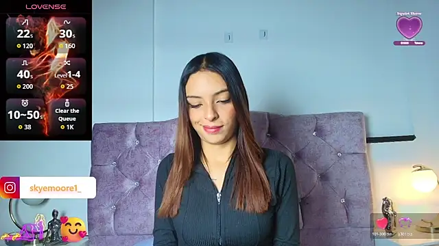 Snapshot of Skye_Moore chatting on October 17, 2025, 7:15 pm Skye Moore online show from October 17, 2025, 7:15 pm