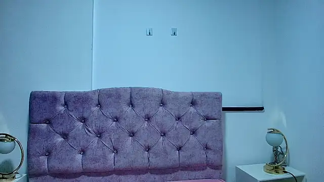 Snapshot of Skye_Moore chatting on November 24, 2025, 7:03 pm Skye Moore online show from November 24, 2025, 7:03 pm