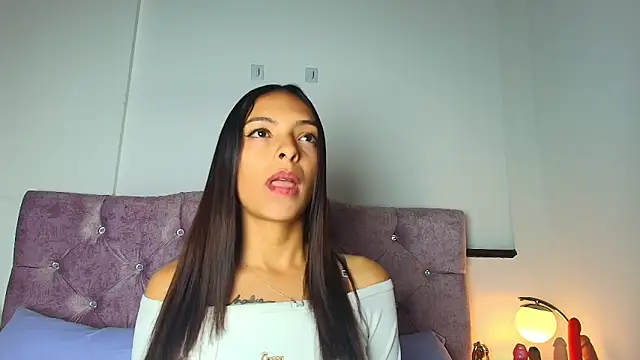 Snapshot of Skye_Moore chatting on November 12, 2025, 9:18 pm Skye Moore online show from November 12, 2025, 9:18 pm