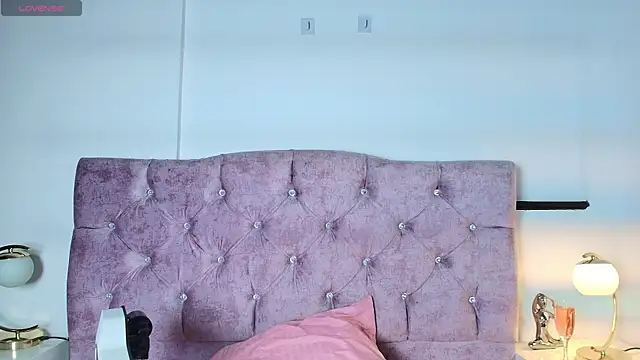 Snapshot of Skye_Moore chatting on October 18, 2025, 7:27 pm Skye Moore online show from October 18, 2025, 7:27 pm