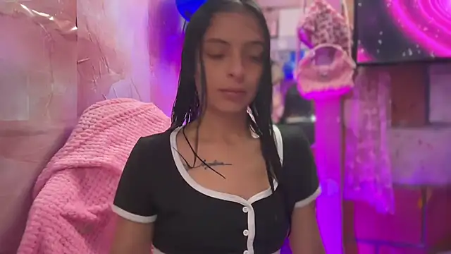 Skye Moore online show from July 16, 2026, 1:02 am