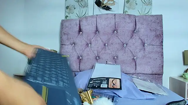 Snapshot of Skye_Moore chatting on October 9, 2025, 11:55 am Skye Moore online show from October 9, 2025, 11:55 am