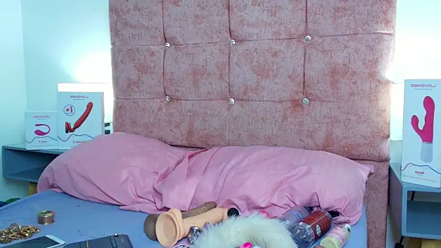 Snapshot of Skye_Moore chatting on October 13, 2025, 11:45 am Skye Moore online show from October 13, 2025, 11:45 am