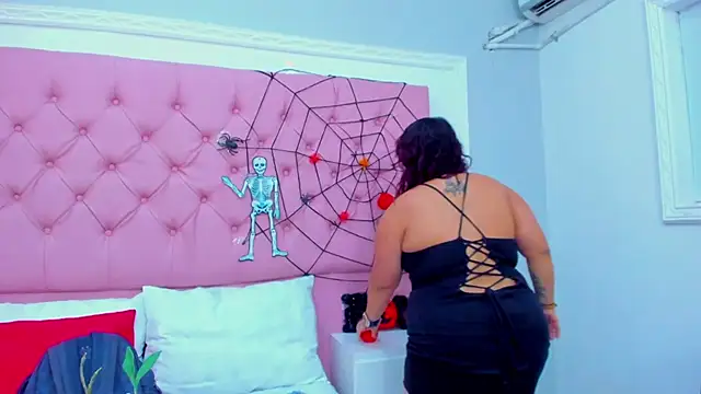 KourtneyEvans online show from October 15, 2025, 6:27 pm