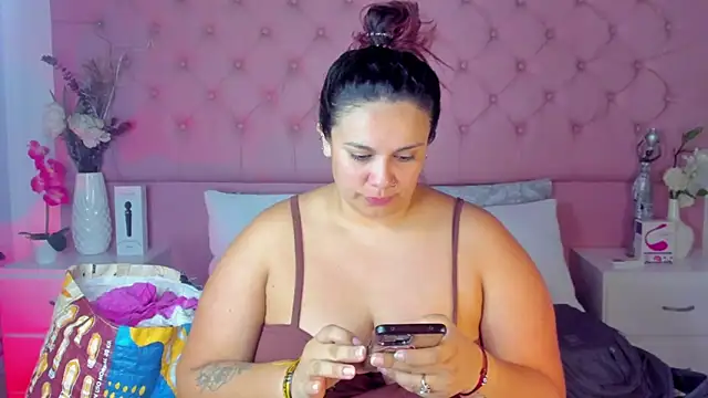 KourtneyEvans online show from September 14, 2025, 4:40 pm