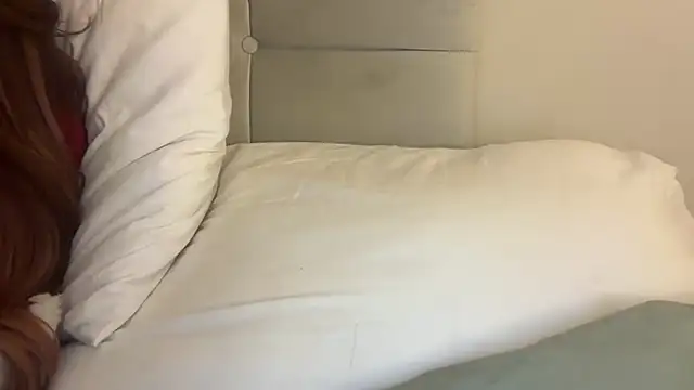 Snapshot of skyejde chatting on November 8, 2025, 10:57 pm skyejde online show from November 8, 2025, 10:57 pm