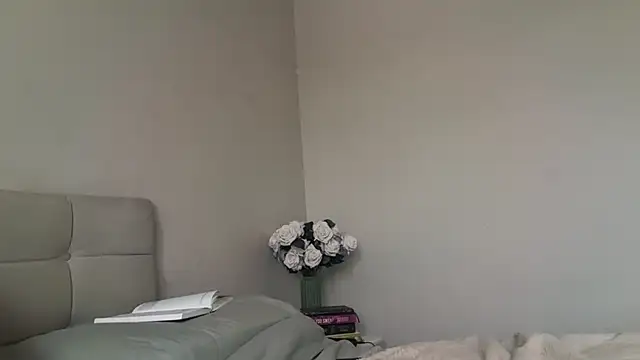 Snapshot of skyejde chatting on November 15, 2025, 9:24 am skyejde online show from November 15, 2025, 9:24 am