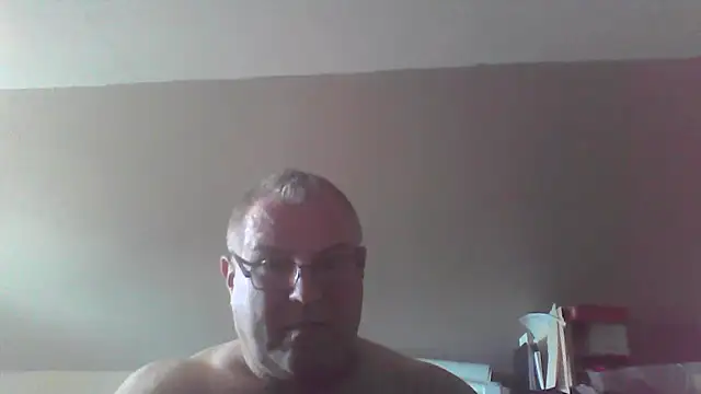 mkestr69 online show from October 2, 2025, 5:27 pm