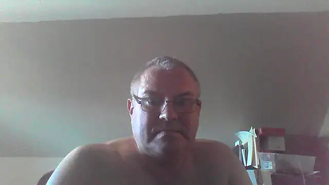 mkestr69 online show from October 5, 2025, 9:49 pm