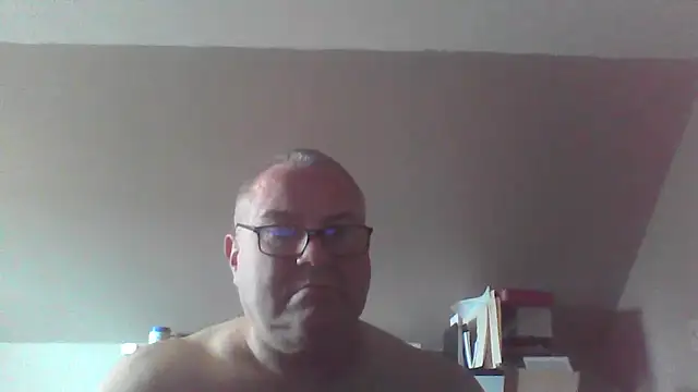mkestr69 online show from May 1, 2026, 7:52 pm