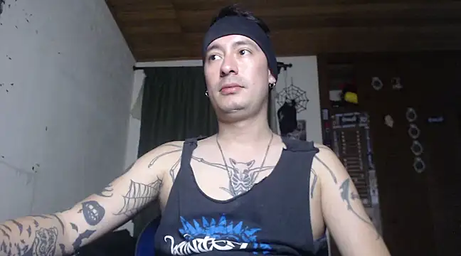 Snapshot of vampireathome chatting on February 7, 2025, 5:41 am vampireathome online show from February 7, 2025, 5:41 am