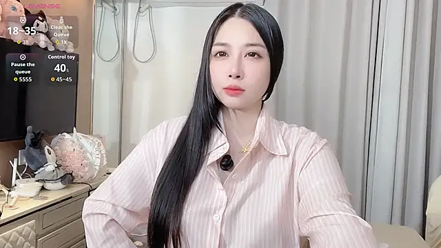 Moonccoi online show from November 12, 2025, 4:33 pm