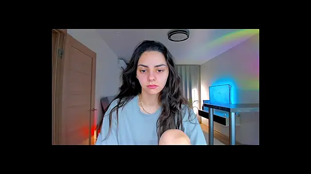 EmiliaZen online show from February 2, 2026, 4:06 pm