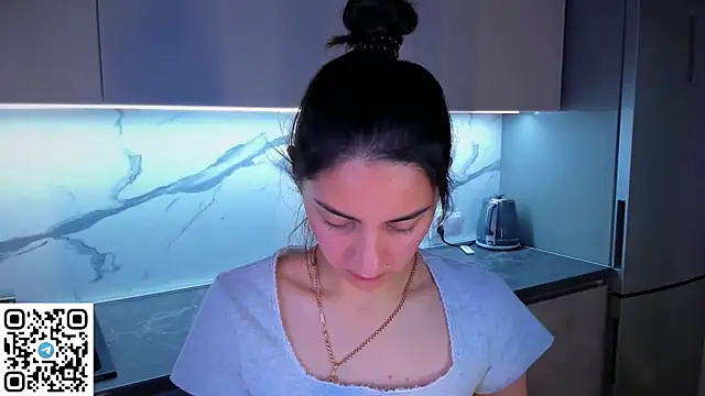 EmiliaZen online show from June 24, 2026, 8:39 pm