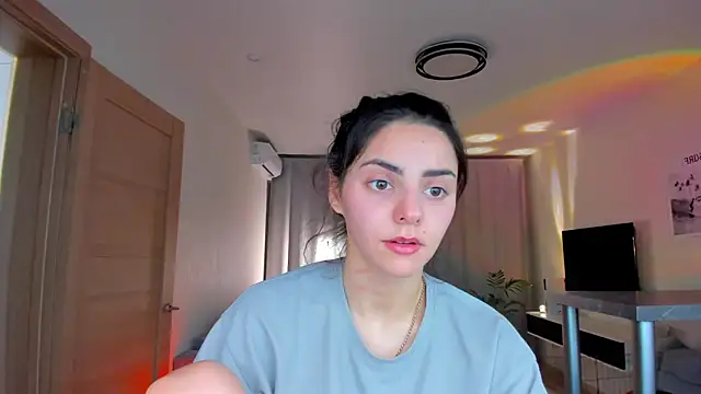 EmiliaZen online show from February 28, 2026, 7:57 pm