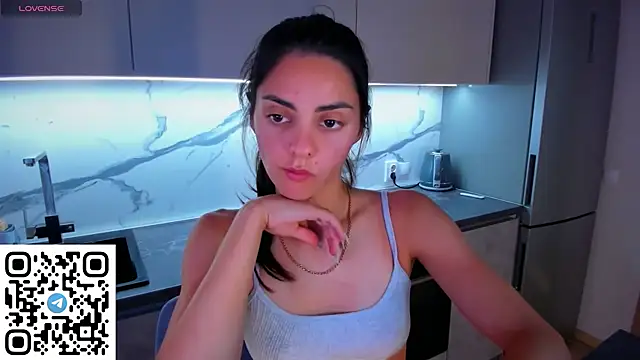 EmiliaZen online show from July 18, 2026, 4:26 pm