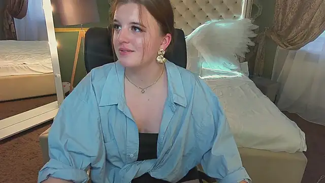 KristiMoons online show from March 19, 2025, 5:08 am