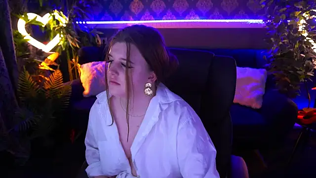 KristiMoons online show from March 4, 2025, 11:22 pm