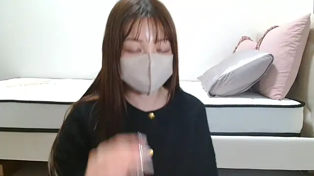 Snapshot of ema_0011 chatting on October 10, 2025, 12:28 pm ema 0011 online show from October 10, 2025, 12:28 pm