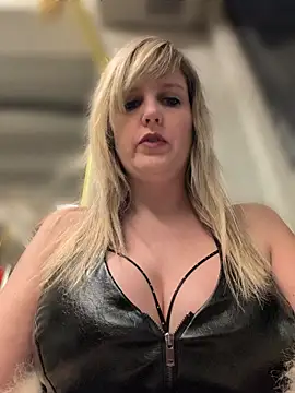 Sexybiene969 online show from March 19, 2026, 5:46 pm