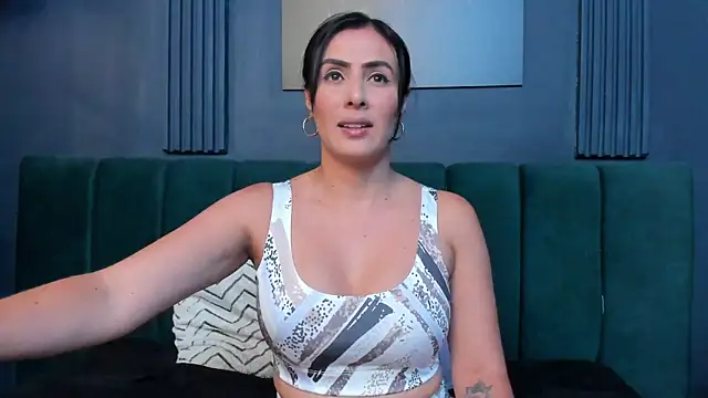 scarlet edwars online show from October 28, 2025, 7:46 pm