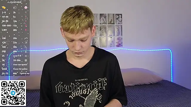 Snapshot of Julian_wins chatting on February 19, 2026, 1:02 am Julian wins online show from February 19, 2026, 1:02 am