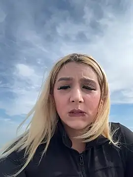 hotamanda01 online show from February 27, 2026, 12:16 pm