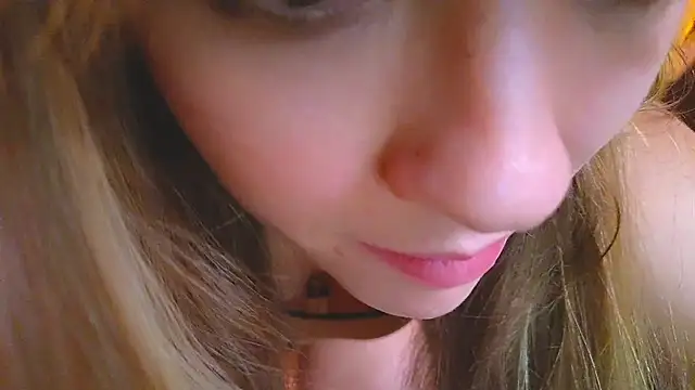 Snapshot of DemiDee chatting on December 9, 2024, 5:19 pm DemiDee online show from December 9, 2024, 5:19 pm