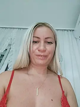 Snapshot of visnjica chatting on October 25, 2025, 4:40 pm visnjica online show from October 25, 2025, 4:40 pm